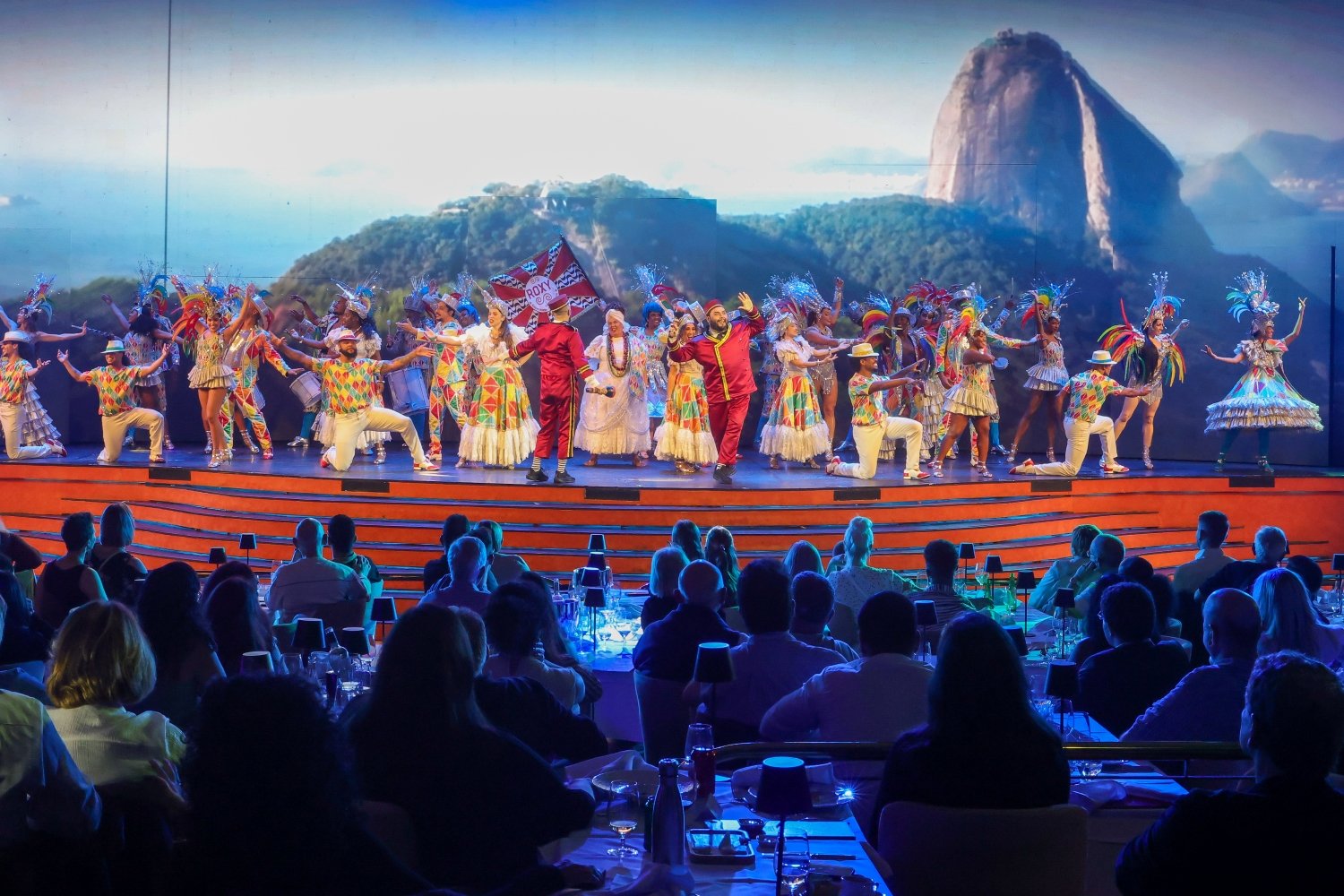 Roxy Dinner Show vira destaque do turismo de experiência nas férias de julho