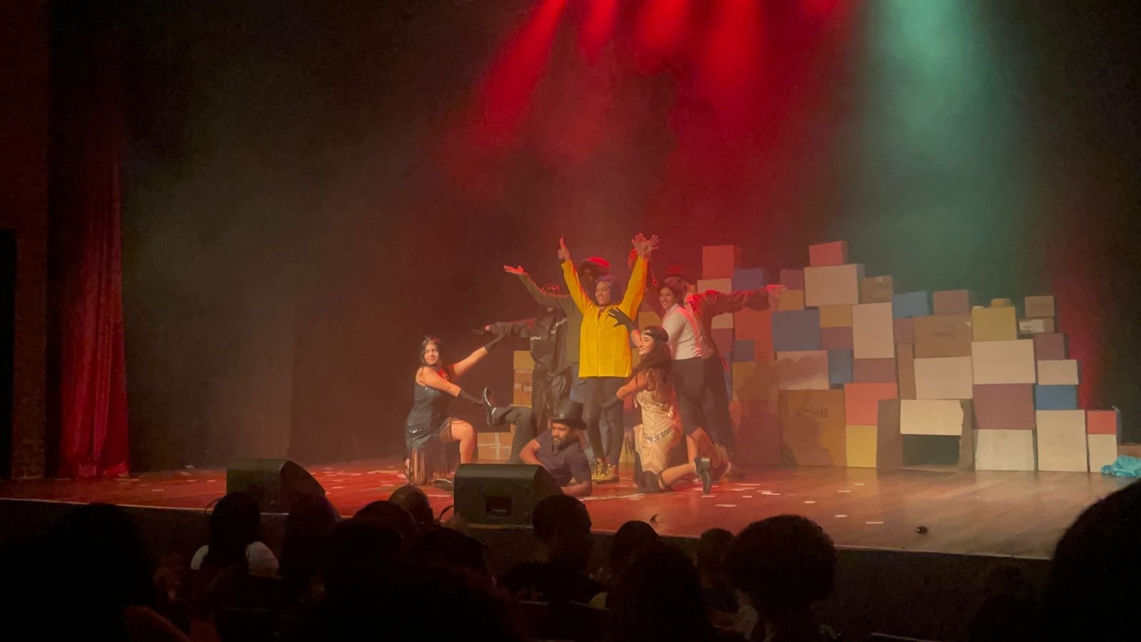 Coraline ganha versão ao vivo na Barra da Tijuca