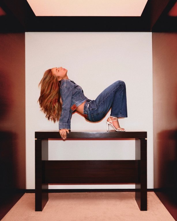 Calvin Klein lança campanha 'Feel the Fit' com Tate McRae
