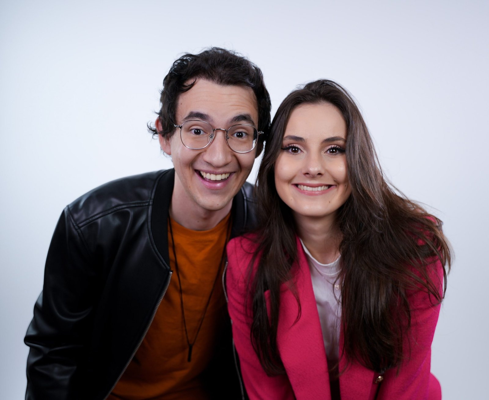 Gabriel Dearo e Manu Digilio estreiam na FLIN 2026 em Niterói