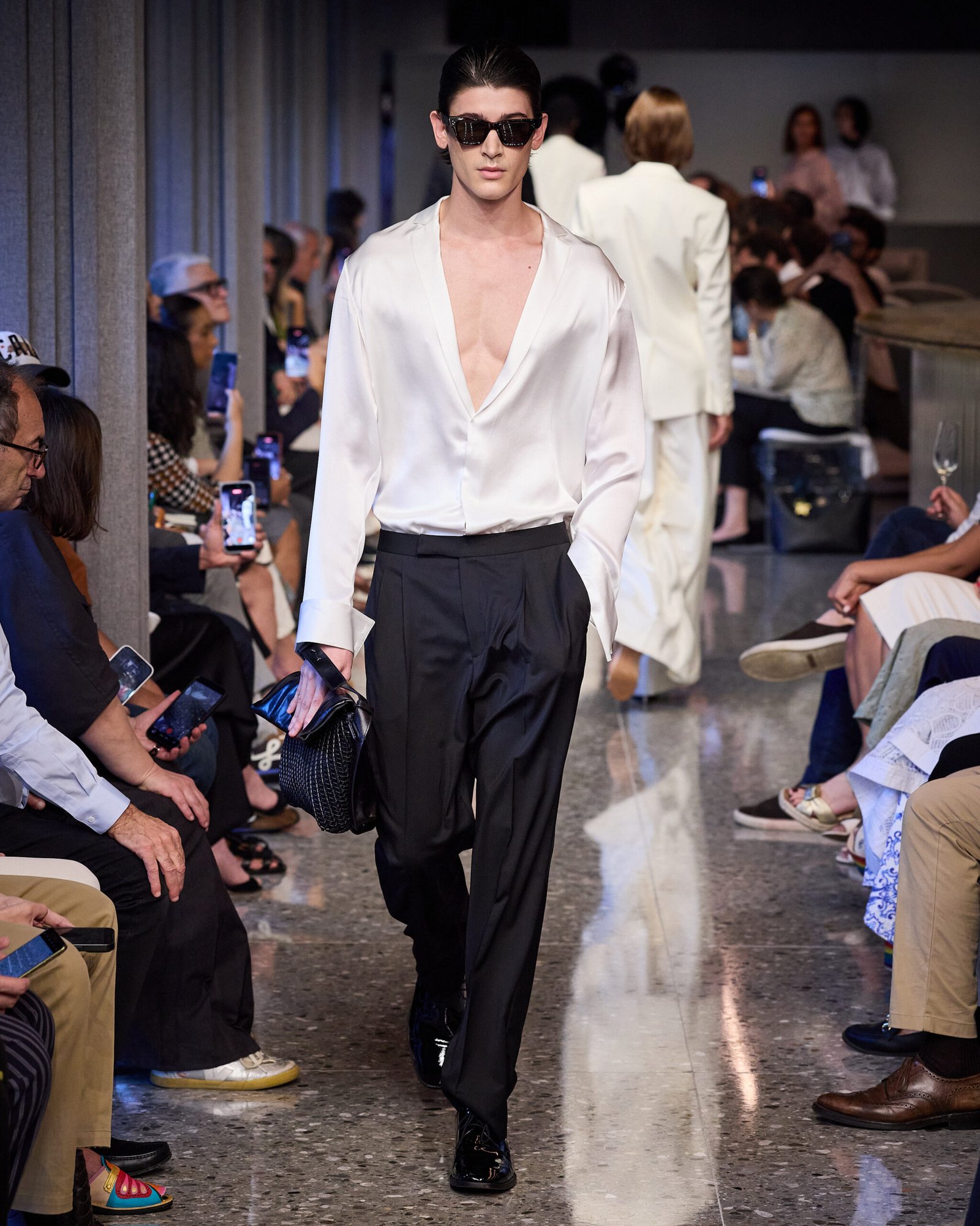 Ricardo Almeida celebra 30 anos com desfile “Raízes”