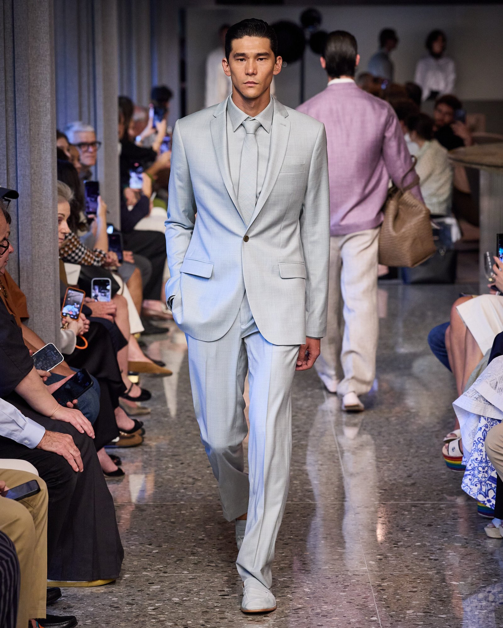 Ricardo Almeida celebra 30 anos com desfile “Raízes”