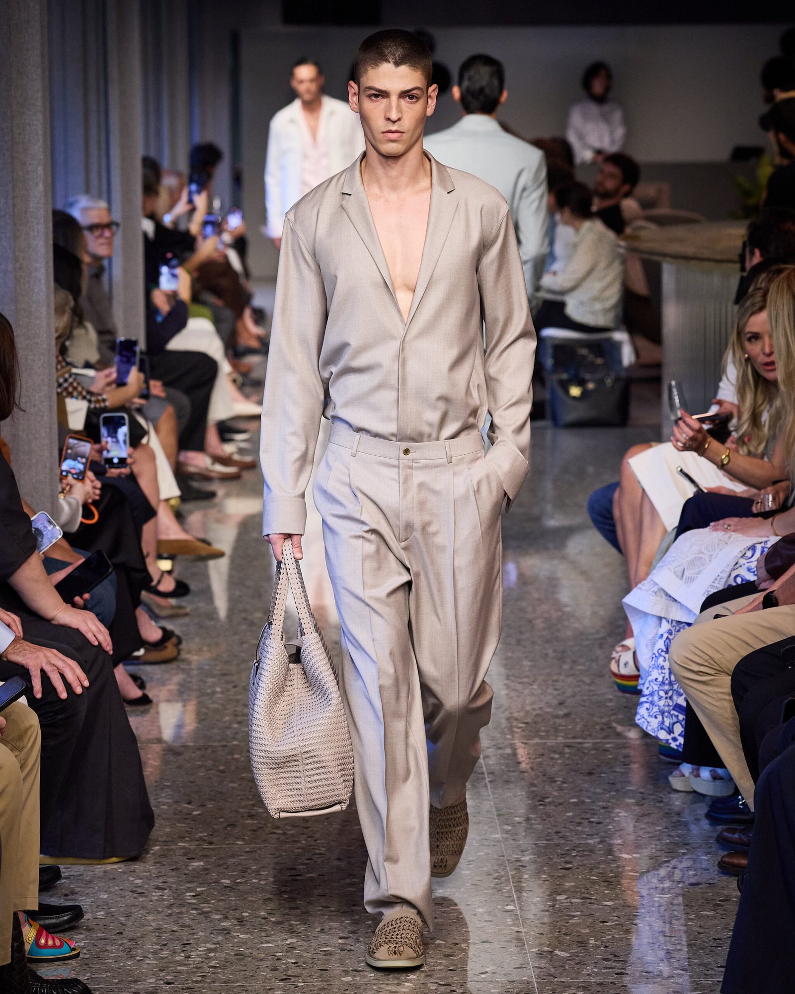 Ricardo Almeida celebra 30 anos com desfile “Raízes”