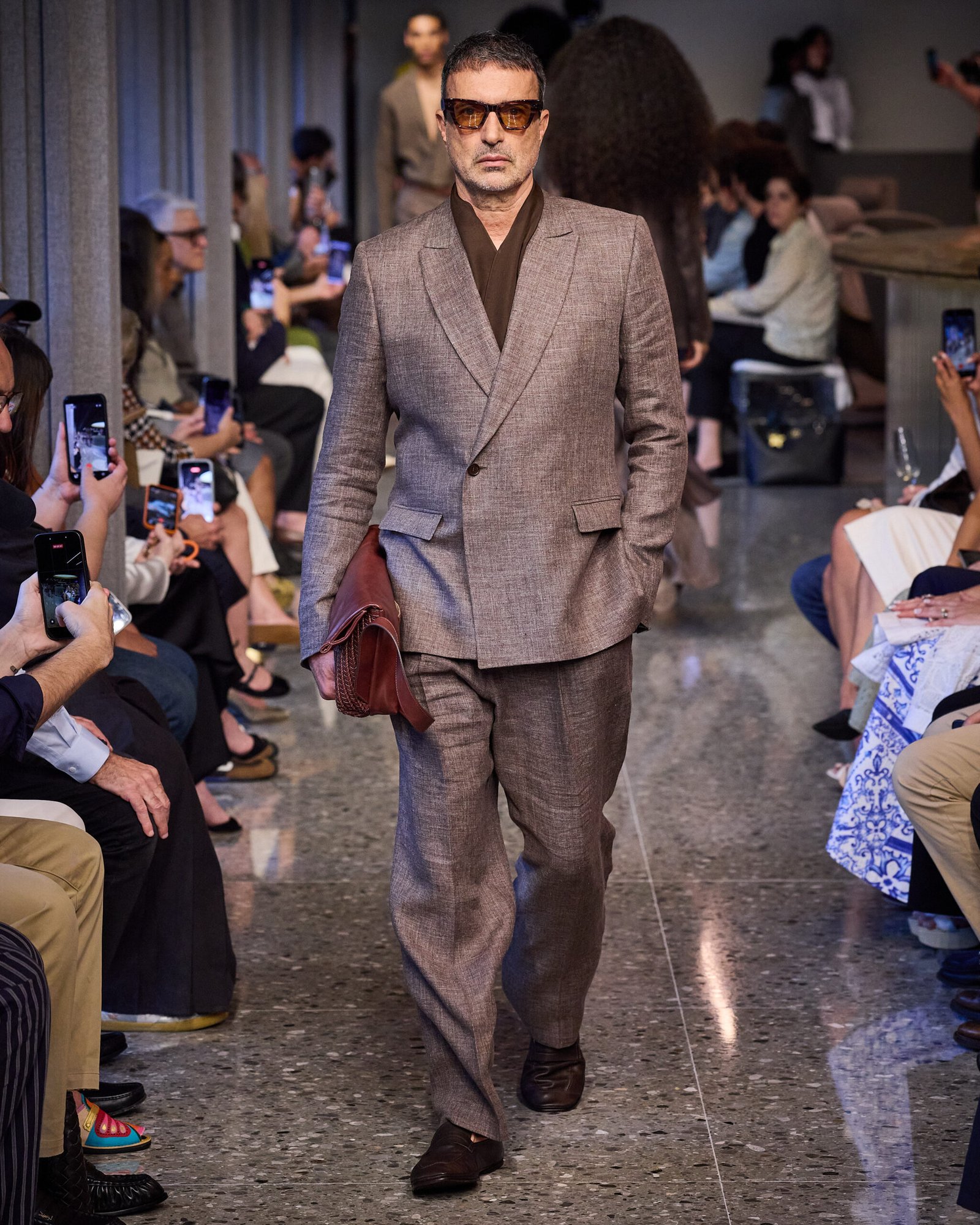 Ricardo Almeida celebra 30 anos com desfile “Raízes”