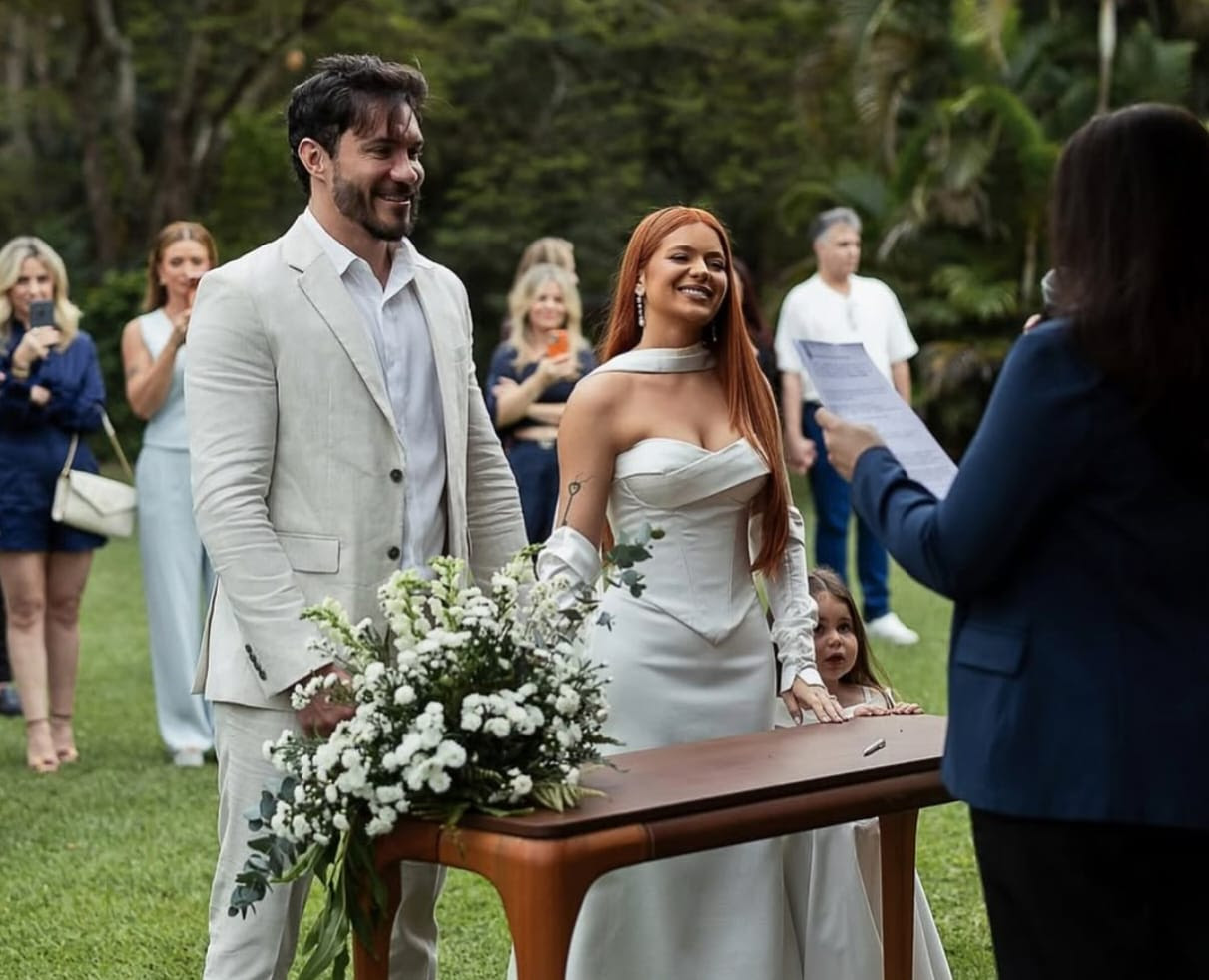 Estilista de Itajaí®® cria vestido de Viih Tube em casamento civil