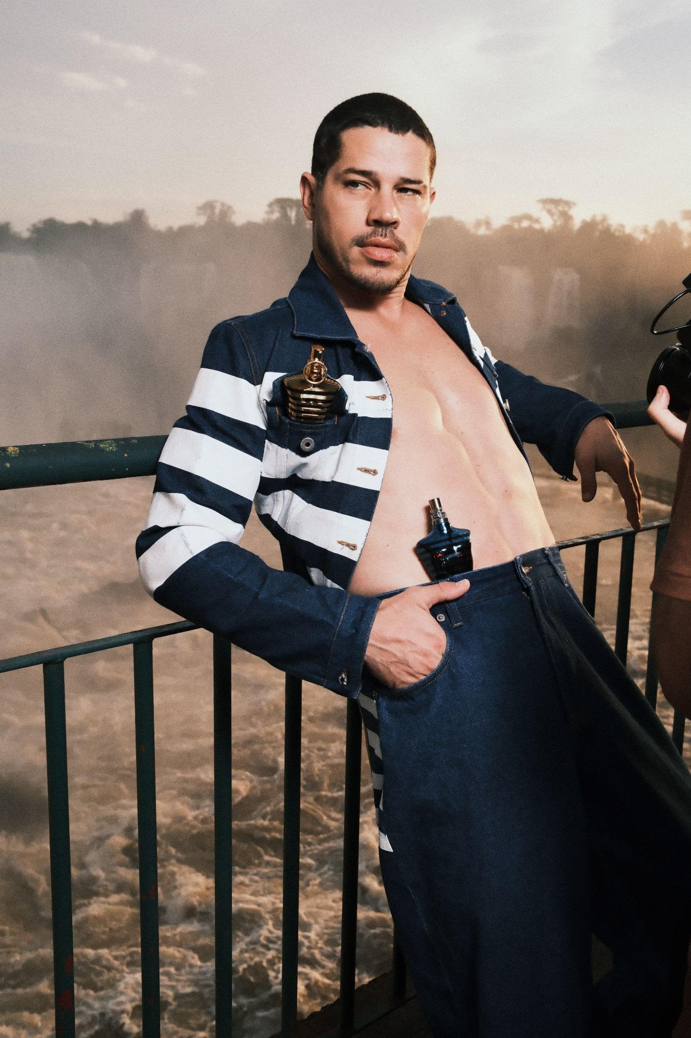 Jean Paul Gaultier leva ação ao Iguaçu com Le Male In Blue