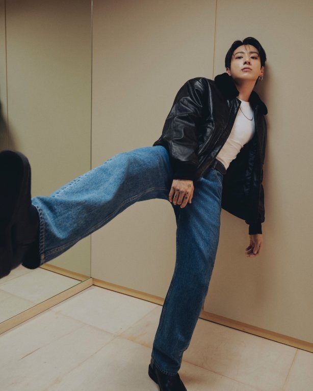 Calvin Klein lança campanha com Jung Kook