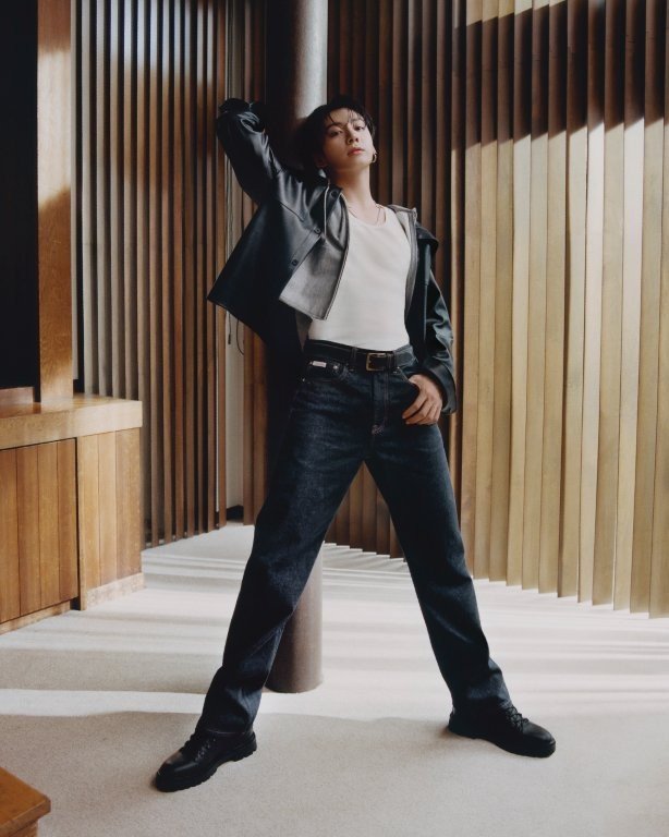 Calvin Klein lança campanha com Jung Kook