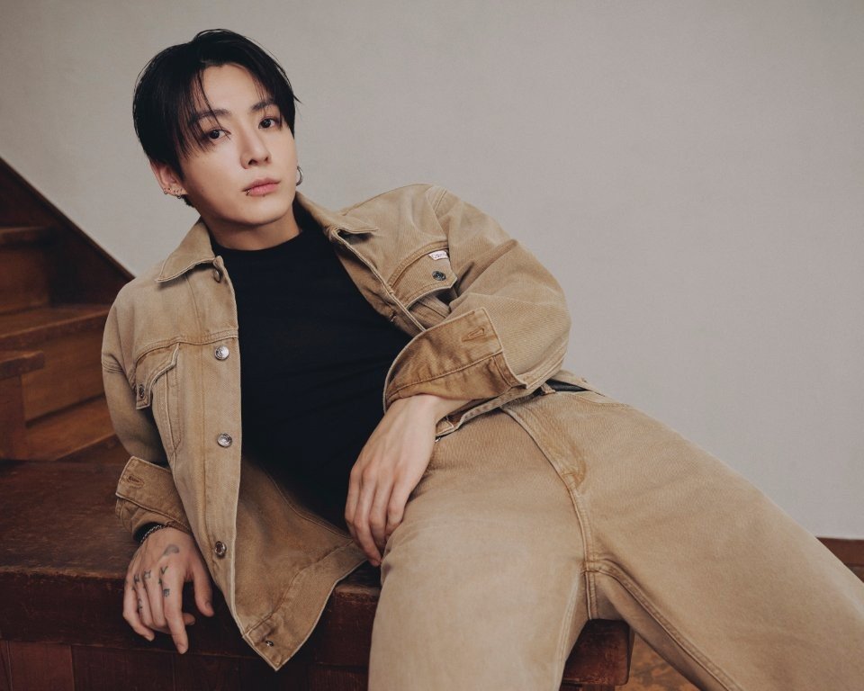 Calvin Klein lança campanha com Jung Kook