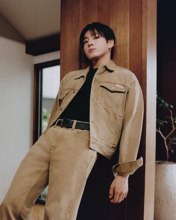 Calvin Klein lança campanha com Jung Kook