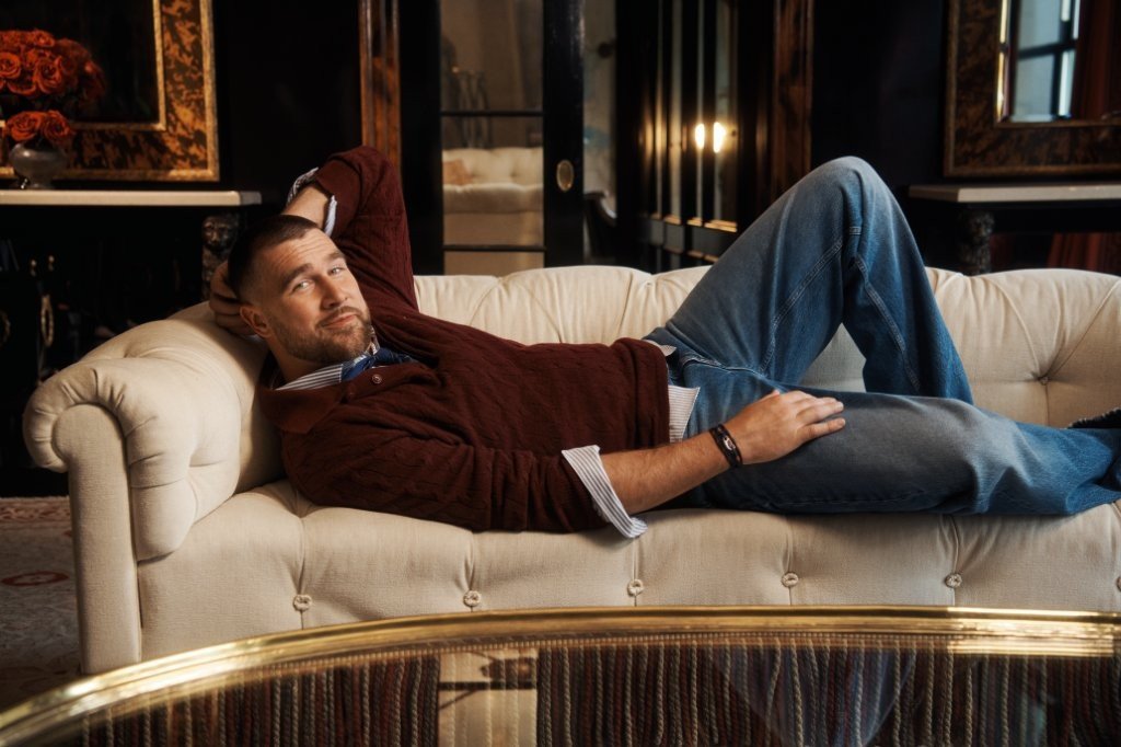 Tommy Hilfiger lança campanha de Outono 2026 com Travis Kelce no The Plaza