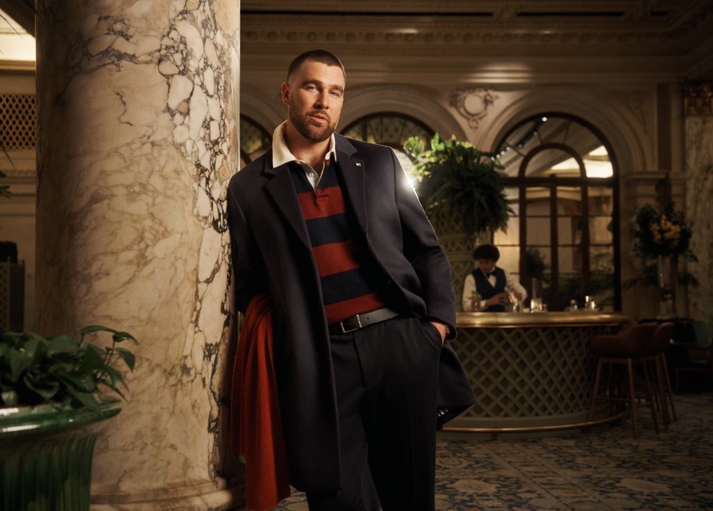 Tommy Hilfiger lança campanha de Outono 2026 com Travis Kelce no The Plaza