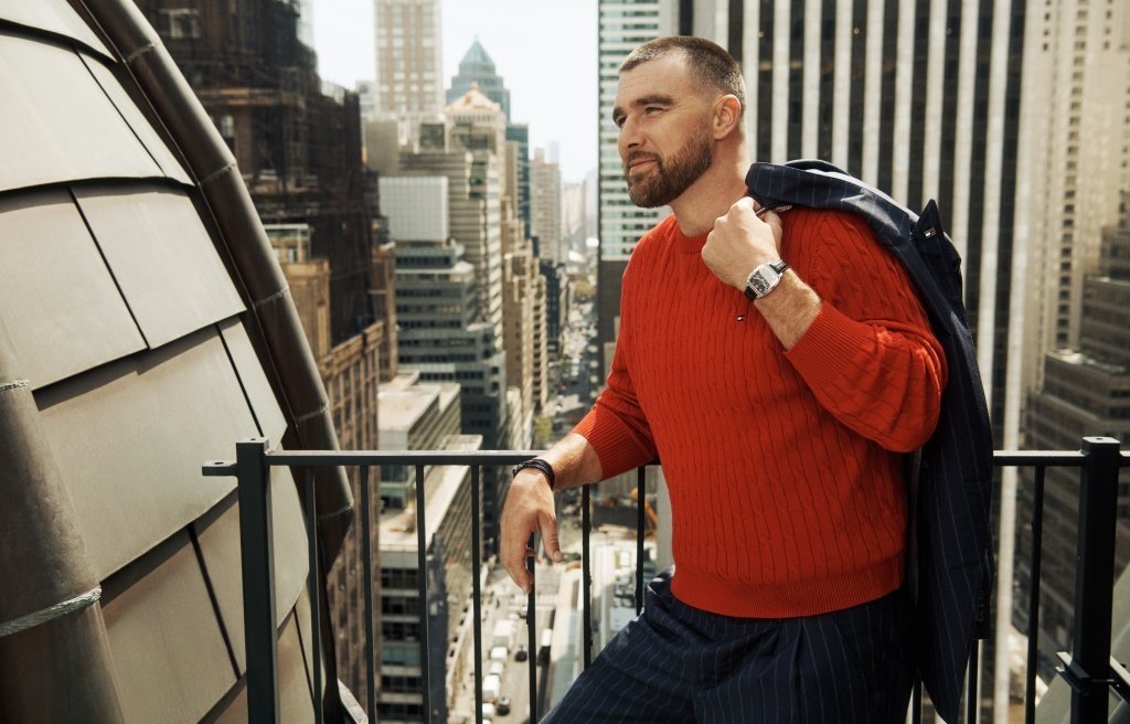 Tommy Hilfiger lança campanha de Outono 2026 com Travis Kelce no The Plaza