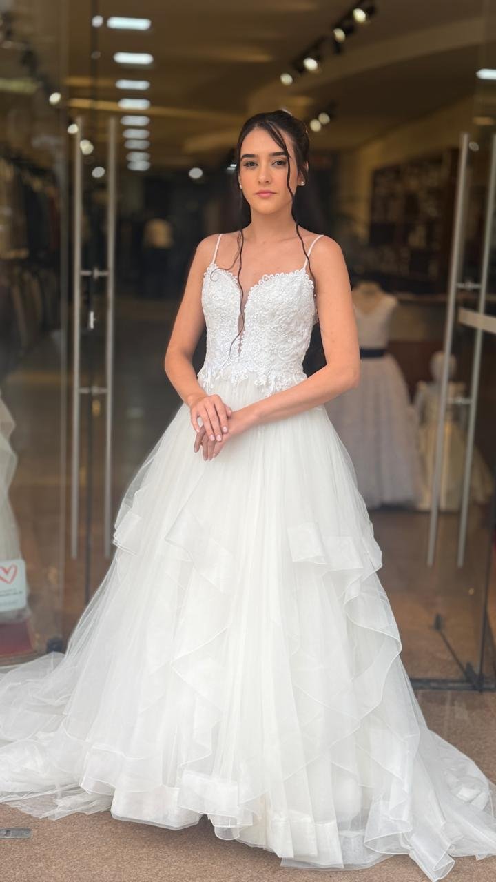 Nova Lucius oferece 20% em vestidos de noiva e festa