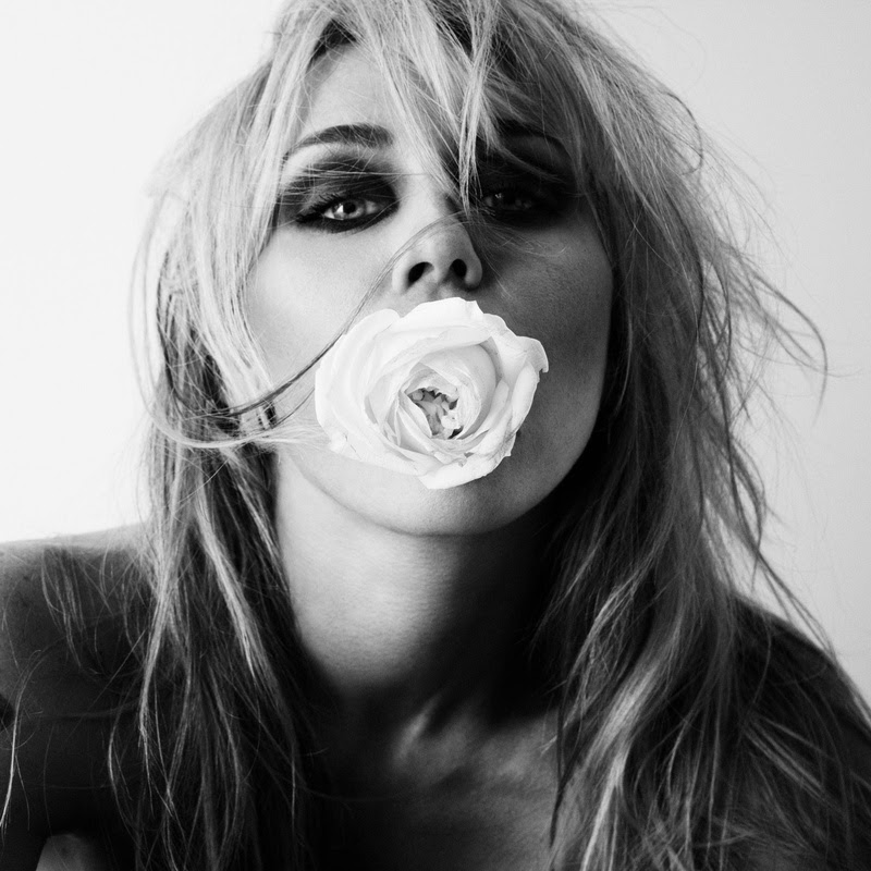Miley lança “Bass Persuades”, seu 10º álbum de estúdio