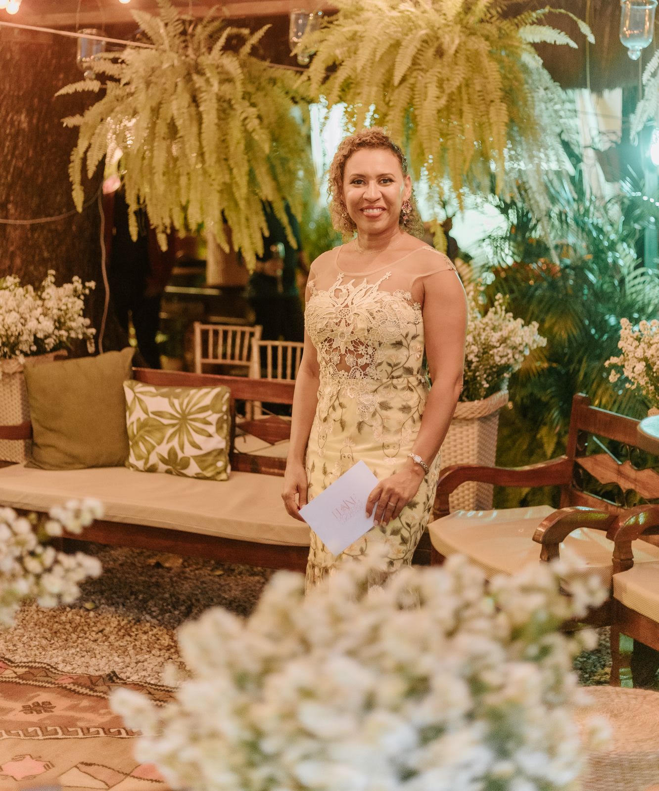 Elaine Monteiro destaca flores da primavera